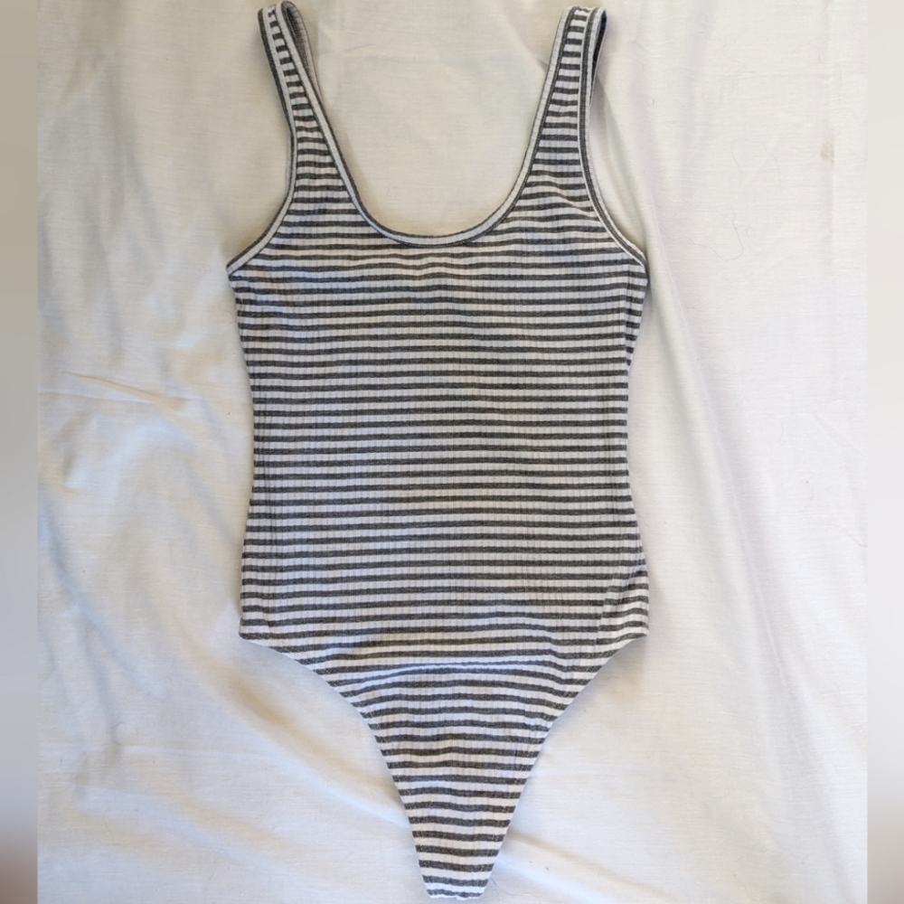 Aritzia Wilfred Free grey/white stripe bodysuit small